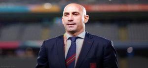 رئيس الاتحاد الإسباني لكرة القدم يرفض الاستقالة بعد واقعة التقبيل الجدلية