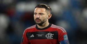 ناديان سعوديان يتنافسان على ضم إيفرتون ريبيرو من فلامنغو